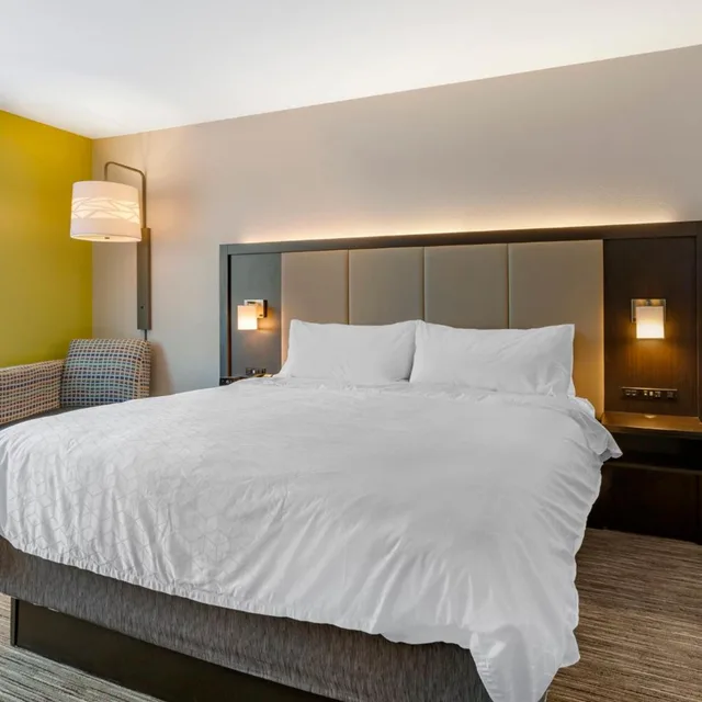 غرفة ديلوكس بسرير كينج لذوي الإعاقة، Holiday Inn Express Suites Phoenix Dwtn State Capitol 4/10