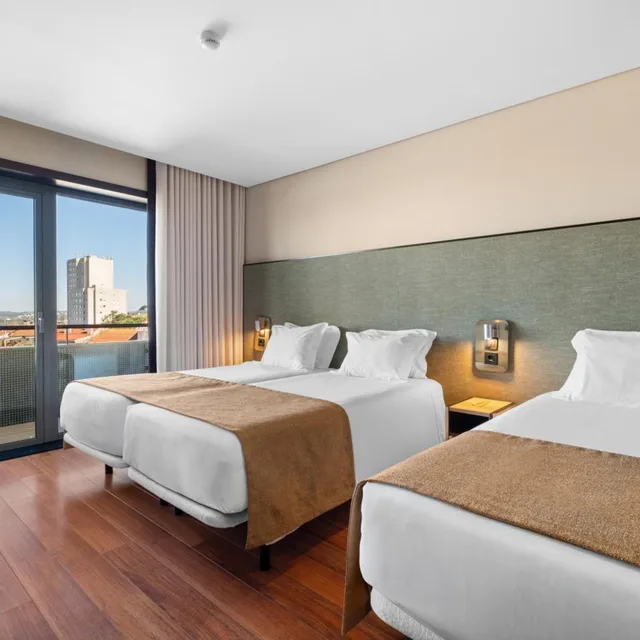 غرفة ثلاثية بشرفة، Axis Porto Business & Spa Hotel 4/10