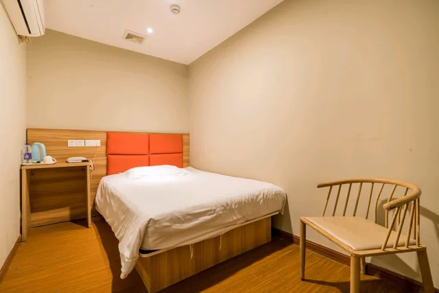 Room, Queen Bed, No Window، Shanghai Xiannuo Luxury Hotel 2/3