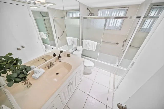 غرفة سوبيريور بسرير كينج بغرفة نوم واحدة مع أريكة بمطبخ، Coco Palms Apartments by Lowkl 4/4