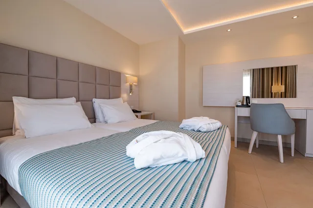 Deluxe, Double Bed, Hot Tub, Maritim Antonine Hotel and Spa Malta 2/10
