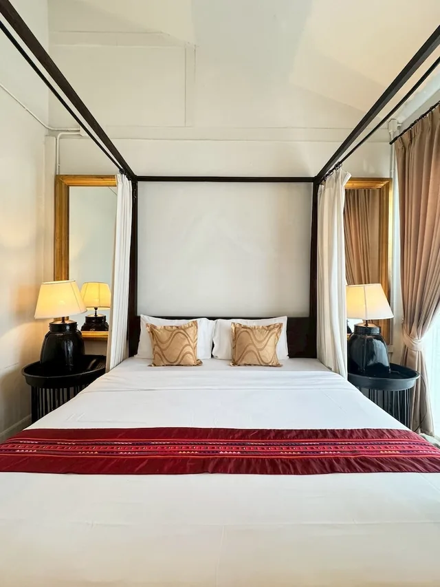 Family, Double and Twin Beds, 99 the Gallery Hotel 2/10