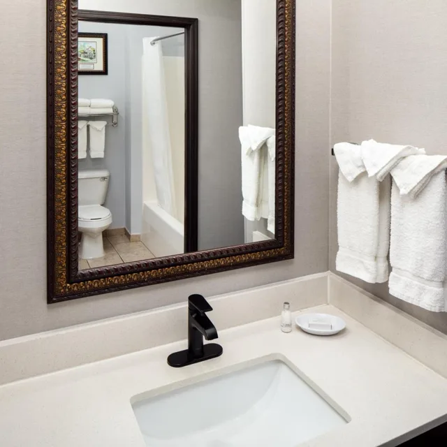 غرفة بسرير كينج، Irish Cottage Inn & Suites 6/6