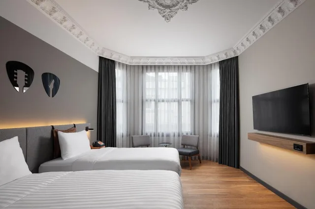Moxy, Guest Room, Twin Beds, City View, Moxy Istanbul Beyoglu 1/3