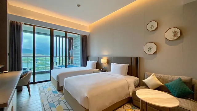 Standard, King Bed, Lake View, Holiday Inn Resort Maoshan Hot-Spring 6/10