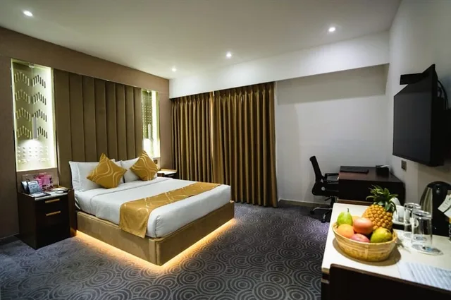 Deluxe King Room, Unique Regency Hotel Dhaka 4/12