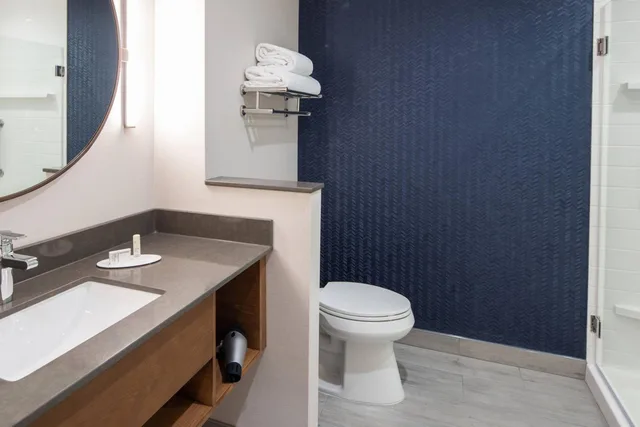 غرفة كبيرة بسريرين كينج لذوي الإعاقة، Fairfield Inn & Suites by Marriott Anaheim Los Alamitos 2/3