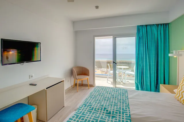 غرفة بسريرين منفصلين بإطلالة جزئية على البحر، Sbh Maxorata Resort 6/8