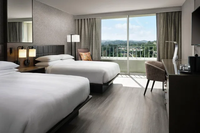 غرفة بريميير رباعية، Warner Center Marriott Woodland Hills 2/3