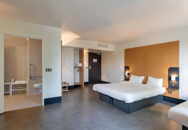 غرفة ثلاثية بسرير مزدوج لذوي الإعاقة، B&B Hotel Lyon Eurexpo Chassieu 2/5