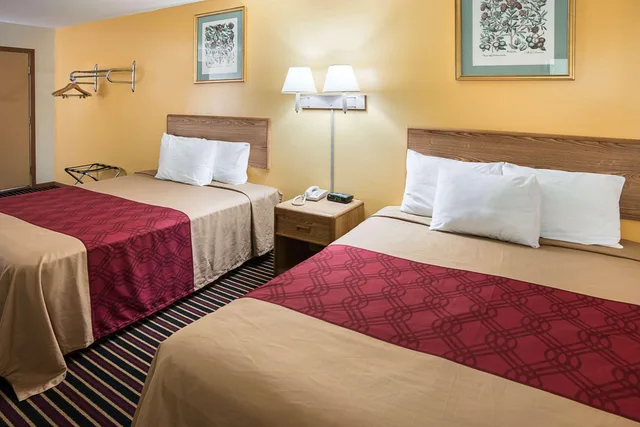 غرفة بسريرين مزدوجين، Rodeway Inn & Suites Austin I-90 1/2