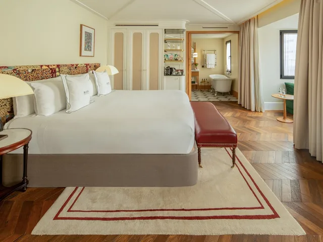 غرفة ديلوكس عائلية ثلاثية بسرير كينج مع أريكة، Bless Hotel Madrid 2/7