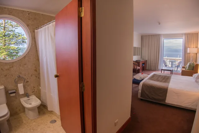 غرفة سوبيريور بسرير كينج مع أريكة، Azoris Faial Garden Resort Hotel 4/4
