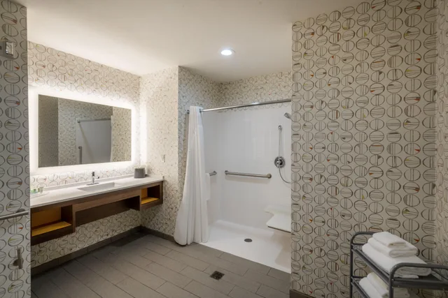 غرفة رباعية بسرير كوين لذوي الإعاقة، Holiday Inn And Suites Memphis Southeast Germantown 3/3