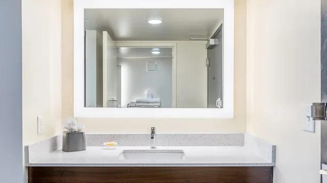 غرفة قياسية بسريرين كوين بإطلالة على البحر، Holiday Inn Resort Panama City Beach 8/10