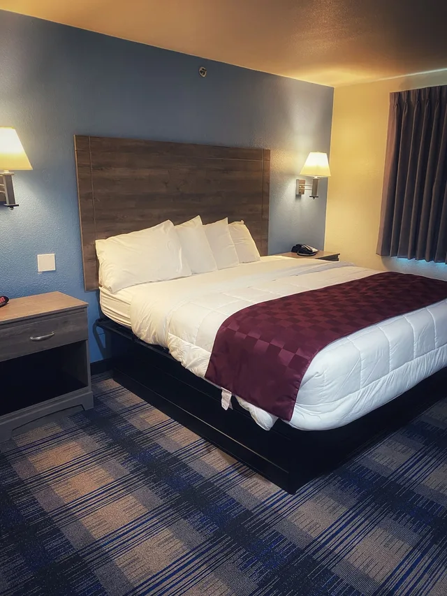 غرفة مفردة بسرير كينج، Lone Star Inn 2/8