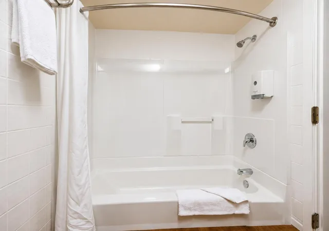 Standard, 2 Queen Beds, King Frederik Inn 7/7
