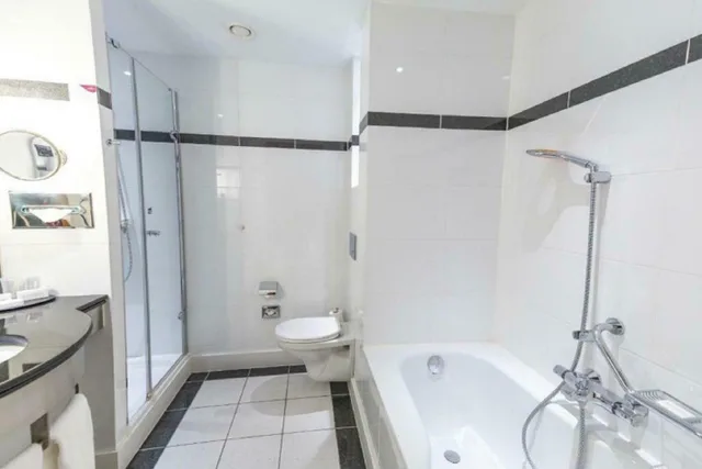 غرفة بسرير كوين، Crowne Plaza Brussels Airport 3/4