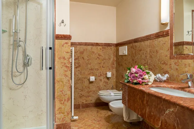 جناح جونيور، Hotel Roxy Plaza 7/7