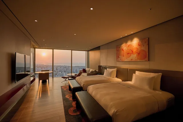 غرفة بسريرين منفصلين بإطلالة على البحر، Grand Hyatt Jeju 1/6