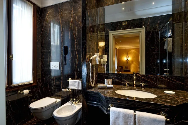غرفة ديلوكس بسرير مزدوج أو سريرين منفصلين، Hotel Ai Reali di Venezia, an SLH Hotel 3/3
