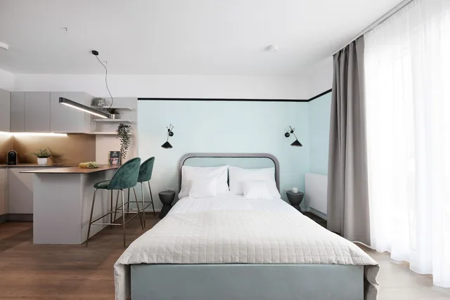 جناح بسرير كوين، The Amberlyn Suite Hotel 3/7