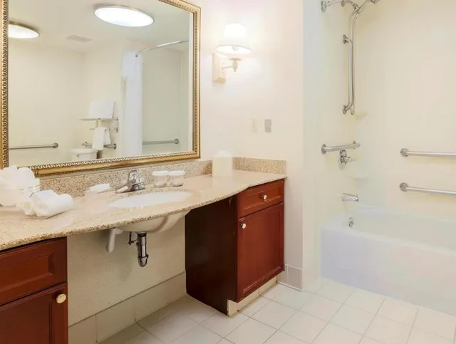 جناح بسريرين كوين مع أريكة لذوي الإعاقة، Homewood Suites By Hilton Sacramento Roseville 3/6