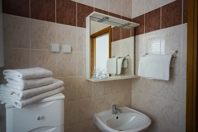 شقة عائلية بسرير كوين بغرفة نوم واحدة مع أريكة، APARTMENTS AND ROOMS DEGRA 4/6