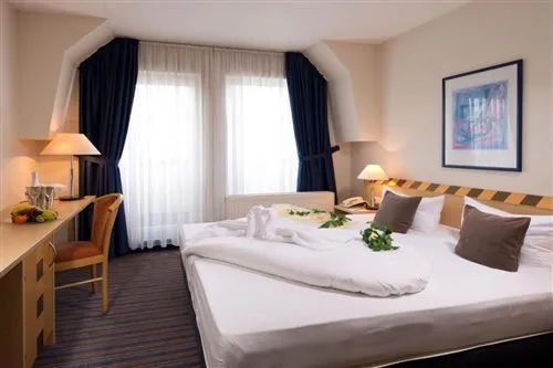 Room, Single, Twin Beds, ACHAT Hotel Dresden Elbufer 2/2