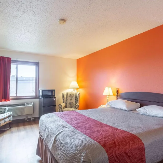 غرفة بسرير كوين لغير المدخنين، Motel6 Saukville, WI 3/10