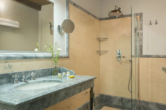 جناح بسريرين كينج بإطلالة على الحديقة بغرفتي نوم، VILLA LE CALVANE 3/3