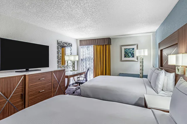 غرفة بسريرين كوين، DoubleTree by Hilton Milwaukee Downtown 3/7