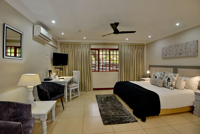 غرفة فاخرة بسريرين منفصلين بحمام خاص في الطابق الأرضي، Rivonia Bed And Breakfast Garden Estate 3/10