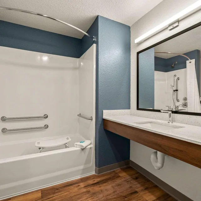 جناح بسريرين كوين بحوض استحمام لذوي الإعاقة، WoodSpring Suites Port Orange - Daytona Beach 7/8