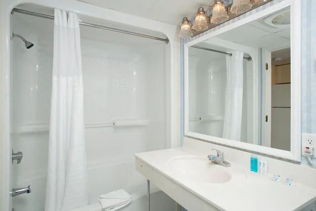 جناح بسرير كينج بإطلالة على البحر، Grande Shores Ocean Resorts Condominiums 3/5