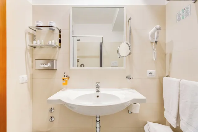 غرفة كلاسيكية بسرير كوين وسرير بطابقين وسرير بطابقين بشرفة، Best Western Hotel La Solara 10/10
