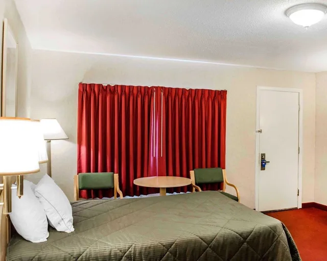 غرفة قياسية بسريرين مزدوجين للمدخنين، Rodeway Inn Dillsburg, PA 2/9