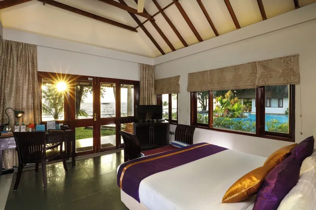 Luxury, Villa, Queen Bed, Lake Front, Plunge Pool، Aveda Kumarakom 2/2