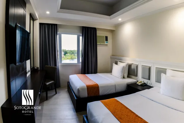 غرفة ديلوكس بسريرين مزدوجين بإطلالة على البحيرة، Sotogrande Hotel Iloilo 1/1