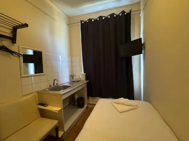 غرفة مفردة بحمام مشترك، Anwar House 6/8