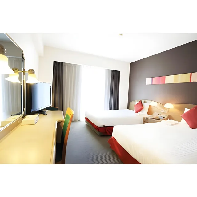 غرفة قياسية بسرير نصف مزدوج وسريرين منفصلين، Smile Hotel Naha City Resort 1/1