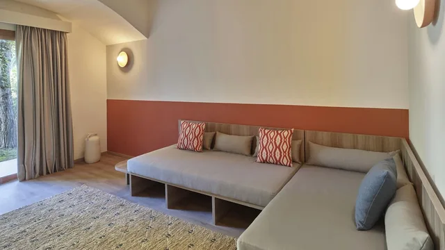 جناح استوديو بسرير مزدوج بإطلالة على الحديقة مع أريكة، Calaserena Resort 1/2