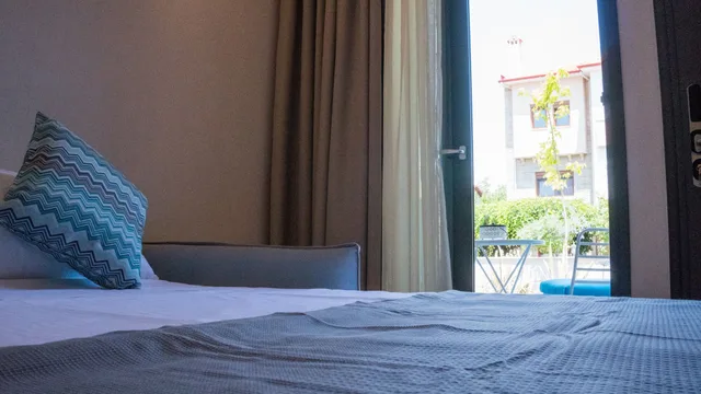 غرفة قياسية بسرير كوين مع أريكة، Costa Domus Blue Luxury Apartments 3/4