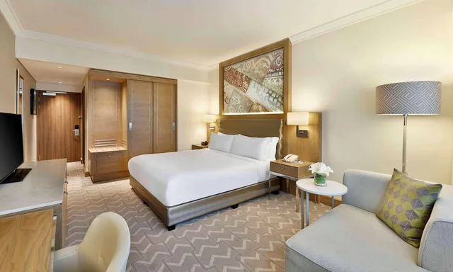 Executive, King Bed, Lounge Access, Hilton Durban 2/3