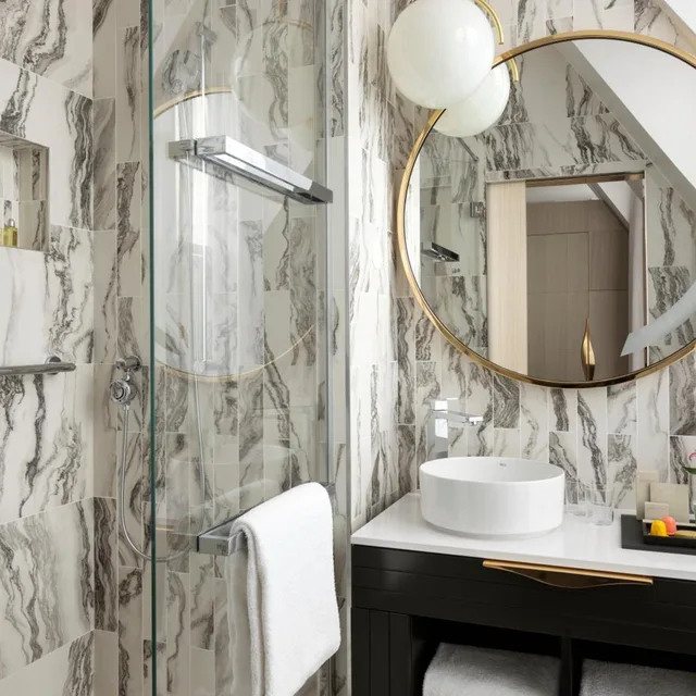 Duplex, Montmartre, King Bed, La Clef Champs-Elysees Paris By The Crest Collection 4/5