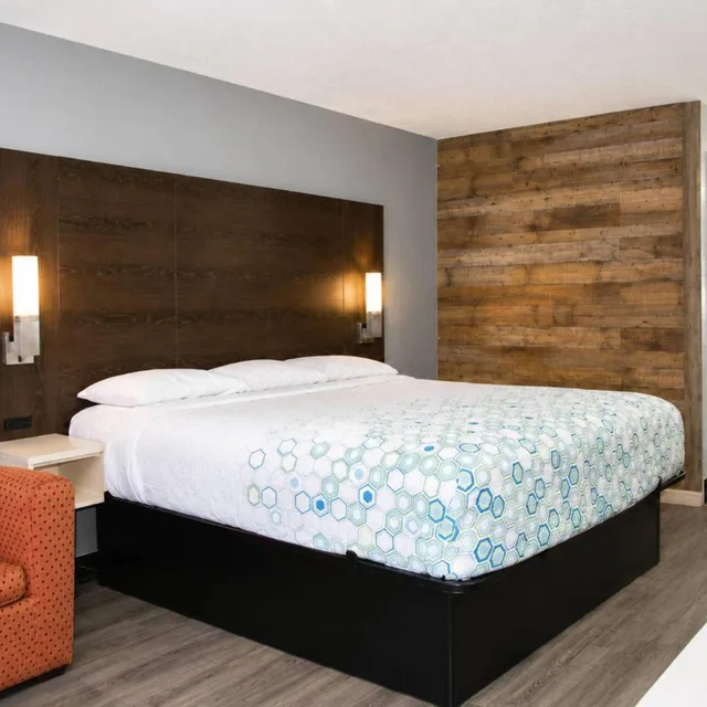 1 Bedroom, Suite, Exterior Entrance, Accessible، Masters Inn Augusta 1/5