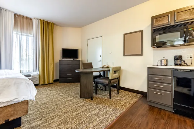 جناح استوديو بسرير كوين لذوي الإعاقة، Candlewood Suites Lincoln 1/2