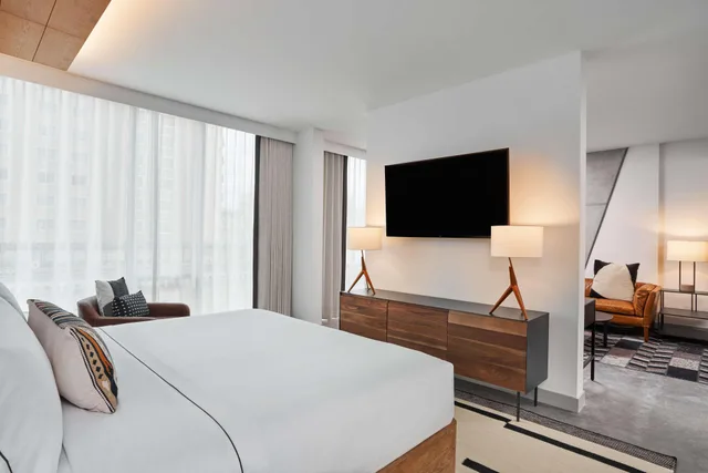 Suite, King Bed, Riverwalk View، Canopy By Hilton San Antonio Riverwalk 1/2