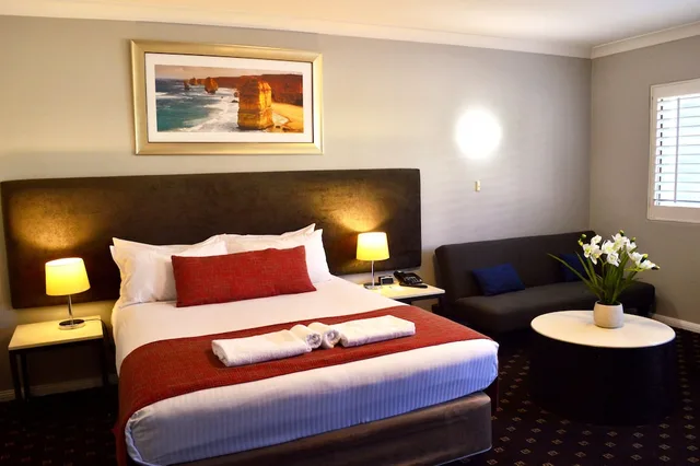 غرفة سوبيريور بسرير كينج، Ramada Hotel & Suites by Wyndham Sydney Cabramatta 2/3