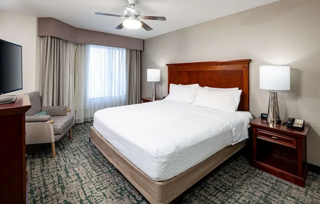 جناح بسرير كينج بحوض استحمام لذوي الإعاقة، Homewood Suites By Hilton Jacksonville-South/St. Johns Ctr. 1/4